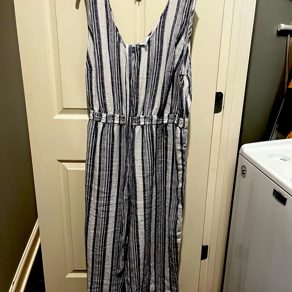 Crown & Ivy cropped jump suit new condition